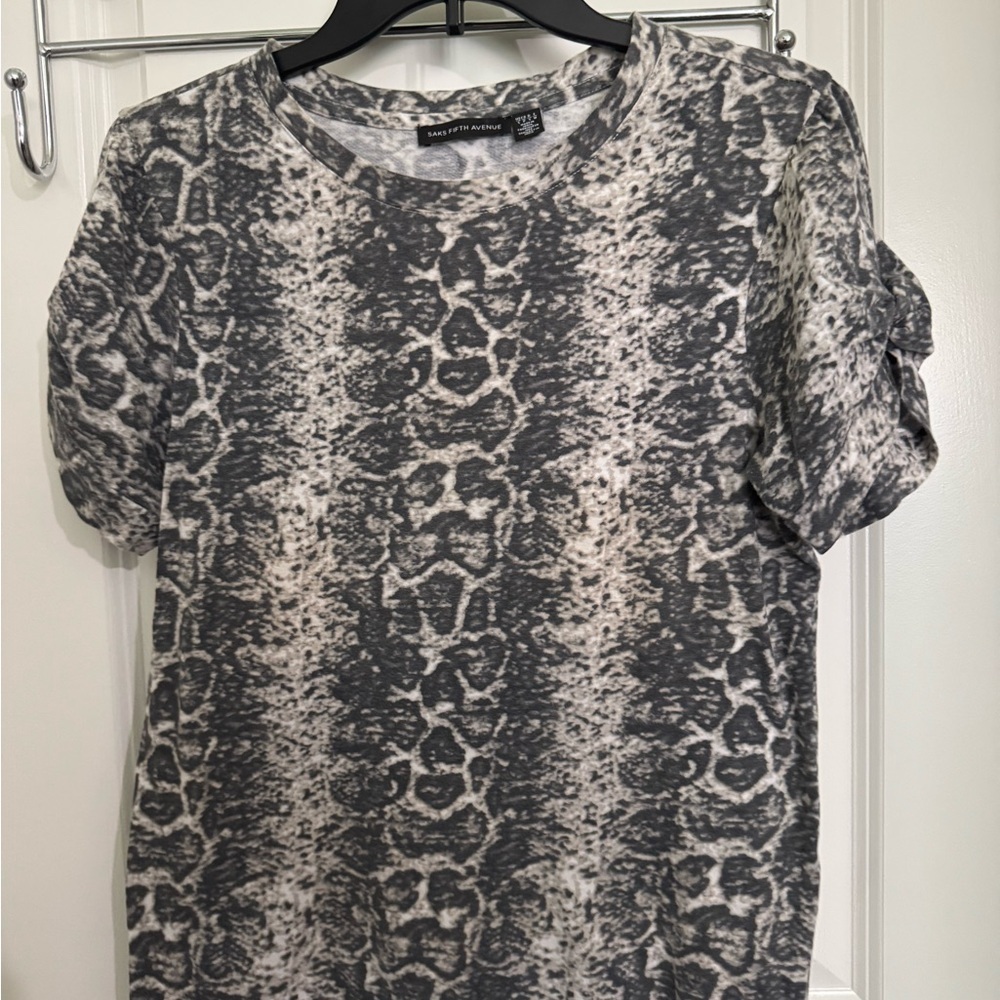Saks Fifth Avenue Black and Gray Graphic Short Sleeve Tee